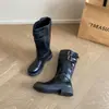 Botas retro negras ajustadas para mujer, nuevo modelo de otoño 2026, con suela gruesa, tacón grueso, botas de motociclista de media pantorrilla para mujer