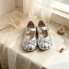 Zapatos de cuero plisado estilo Chanel de moda 2026 primavera y otoño nuevos versión coreana para niñas zapatos de princesa de suela blanda mocasines bajos