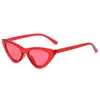 Gafas de sol transfronterizas 2023 de moda europea y americana estilo ojo de gato con protección solar montura pequeña triangular para mujer