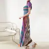 Conjunto Elegante de Dos Piezas con Pliegues y Rayas Multicolor Retro