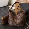 Bolsa Grande Transfronteiriça com Estampa de Leopardo para Mulheres 2026 Nova Bolsa Transversal Simples de Inverno Bolsa Tote de Ombro para o Trabalho para Mulheres