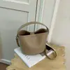 Nova Bolsa de Balde Elegante de Design de Nicho Primavera 2026 Tendência de Moda Texturizada Feminina Casual Ombro Transversal