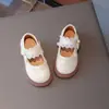 Sapatos de couro com acabamento em renda para meninas, novo modelo primavera e outono 2026, sapatos单 de criança da moda estilo britânico, sola macia