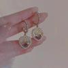Pendientes de cristal con forma de C de estilo francés de Hong Kong, estilo retro, con perlas y amor, para mujer, con diseño ligero y lujoso, exquisitos y combinables.