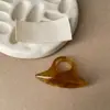 Anel de Resina com um Toque de Luxo de Nicho, Formato Oval, Simples e Estiloso, Estilo Versátil e Cool, Anel para Dedo Indicador Atacado