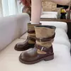 Botas curtas de cowboy marrons com sola grossa, fivela e franzidos, botas curtas plissadas vintage Maillard da moda 2026 para mulheres