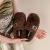 Zapatillas de algodón de suela gruesa con hebilla de cinturón, slip-on de moda 2026 zapatillas peludas para mujer, cálidas para usar al aire libre en otoño e invierno, medias zapatillas de punta cerrada
