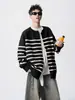 Suéter cárdigan de rayas blancas y negras para hombre, marca retro americana moderna, estilo perezoso, tejido, holgado, para pareja, chaqueta casual