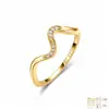 Anillo de Plata de Ley S925 con Moissanita Completa Forma de Ola en V Anillo Apilable Simple Anillo Apilable de Moissanita para Mujeres Venta Caliente Transfronteriza