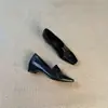 Estilo minimalista, casual, moderno, cómodo, zapatos de mujer sin cordones con corte profundo para ir al trabajo y para el ámbito profesional, modelo nuevo en stock