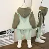 [Conjunto de Duas Peças] Conjunto de Roupas de Primavera e Outono para Meninos 2025 Novo Conjunto de Moletons de Primavera e Outono para Crianças Pequenas e Médias, Legal e Bonito