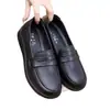 Sapatos casuais populares de couro macio com sola grossa, sapatos baixos versáteis para mães de meia-idade, novos sapatos femininos confortáveis para o outono de 2026