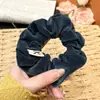 Novo Scrunchie Estilo Francês Cor Sólida Versátil Prendedor de Rabo de Cavalo Corda para Coque Outono e Inverno Acessório de Cabelo de Alta Qualidade Estojo de Couro