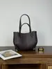 Bolsa de ombro de couro genuíno de grande capacidade para mulheres, nova bolsa tote casual 2026 com padrão de lichia texturizado, bolsa de antebraço fashion
