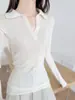 Suéter de malha branco texturizado com gola semiaberta e efeito emagrecedor, gola polo, lã pura, top feminino de outono