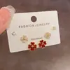 Moda Otoño e Invierno Pendientes de Botón Sencillos de Circonita Pétalo Tres Piezas Exquisitos de Lujo Ligero Diseño Suave Versátil Pendientes para Mujer
