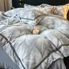 Juego de Cuatro Piezas de Terciopelo de Leche con Borde Ancho 2026 Nuevo Juego de Cuatro Piezas Engrosado Cálido Otoño/Invierno Juego de Ropa de Cama Simple Elegante de Lujo Ligero