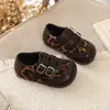 Zapatos pequeños de cuero estilo británico, nueva colección primavera/otoño 2026, zapatos de princesa con estampado de leopardo para niñas estilo coreano, planos retro de suela blanda