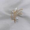 Broche de circonita y perla con forma de concha de trigo, estilo coreano, versátil, con hebilla antideslizante, accesorio para abrigo y traje.