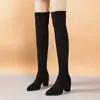 Botas de Moda Suede Acima do Joelho para Mulheres 2026 Inverno Novo Estilo Salto Bloco Botas Elásticas Salto Alto Aparência Emagrecedora Plus Veludo Botas Altas