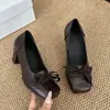 Zapatos slip-on, cómodos, nuevo estilo retro, verano 2026, zapatos Mary Jane versátiles de punta cuadrada poco profundos con lazo para mujer