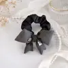 Laço de Tecido com Pedras de Diamante Flor Plissada Elástico de Cabelo para Coque na Nuca Rabo de Cavalo Corda de Cabelo, Acessório de Cabelo de Luxo Leve de Alta Qualidade para Mulheres