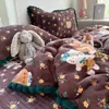 Recomendación de artículo popular~Funda de cama acolchada de terciopelo de leche cálido de alta gramaje grado A con pompón juego de cuatro piezas caricatura linda