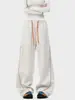 Calça de moletom esportiva feminina da moda estilo americano com cordão elástico plissado, estilo de rua solta versátil de perna larga casual com curva