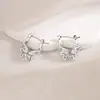 Aretes de circonita de mariposa estilo francés para mujer, aretes cortos retro huecos, aretes personalizados para street style, estilo frío, temperamento de lujo ligero