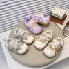 Zapatos deportivos versátiles para niños 2026 modelo nuevo primavera y otoño zapatos para niñas pequeñas zapatos de malla transpirable para niños de preescolar