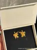 Pendientes de botón geométricos de flor de iris con textura retro exagerada con un diseño de lujo ligero, pendientes de personalidad modernos y únicos