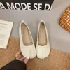 Sapatos retrô de sola macia com bico dividido para mulheres, novos sapatos de balé slip-on Mary Jane outono 2026, mocassins de noite