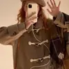 Abrigo de Lana para Mujer Otoño e Invierno Estilo Coreano Estudiante Aspecto Adelgazante Holgado Botón de Cuerno Pequeño de Longitud Media Abrigo de Lana Moderno