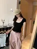 Camiseta de Manga Corta con Cuello en U Estilo Puro Deseo, Suave y Amigable con la Piel, Ligeramente Transparente, Corte Ajustado, Favorecedora, Adecuada para Usar en Capas o Sola