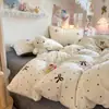 Juego de Cuatro Piezas de Terciopelo de Leche de Invierno Funda de Edredón Estampada de Alto Gramaje Engrosada Sábana Bajera Cálida de Dibujos Animados Sábana de Cama Juego de Tres Piezas Ropa de Cama