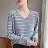 Tejido de punto con lentejuelas de alta gama para Otoño e Invierno, nuevo cuello en V, rayas, camiseta básica de punto, jersey de punto de moda que reduce la edad para mujer