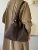 Bolso de Suede Suave Vintage para Pan para Mujer 2024 Nuevo Otoño/Invierno Moderno Gran Capacidad Bolso de Hombro Popular Bolso Cubo