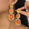 Um Par de Brincos Longos Quadrados com Pedras Artificiais e Diamantes para Mulheres, Elegantes e Modernos