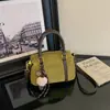 Bolsa de mão retrô estilosa para mulheres, coleção outono 2026, nova bolsa transversal, moderna e de alta qualidade, bolsa tote com design semelhante a um travesseiro