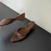 Sandálias de dedo femininas estilo coreano Chuyuji com salto grosso, bico fino, sola macia antiderrapante, sandálias casuais versáteis para uso externo para mulheres