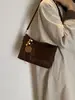 Bolsa de Ombro Única de Alto Valor Moda Retrô Chegada Nova Outono 2026 Grande Capacidade Nicho para Deslocamento Manual de Mão ou de Ombro