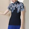 Suministro al por mayor para mujer temperamento cuello alto degradado grafiti moda alta gama plisado camiseta ajustada versátil plisado manga corta