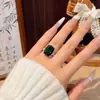 Anillo Abierto de Circonita Esmeralda para Mujer Diseño de Personalidad de Nicho Anillo para Dedo Índice Moda con Sensación de Alta Gama Joyería Nueva para Mano
