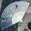 Leque de tecido com ossos de bambu de flor de ameixeira, leque de bambu feminino, estilo chinês, elegância antiga, presente, casamento, acessório para cheongsam para mulheres