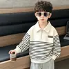 Sudadera Infantil Primavera y Otoño 2026 Modelo Nuevo Sudadera con Cremallera para Niños Estilo Coreano Rayas Cuello Campana Manga Larga Moda para Niños Pequeños