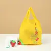 Directamente del fabricante: Bolsas ecológicas con temática de fresa, bolsas de almacenamiento portátiles, pequeñas bolsas de compras de fresa, bolsas de mano impermeables y personalizables con impresión de logotipo