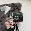 Estilo Coreano 2025 Verão Nova Bolsa de Ombro Feminina Design Distintivo Bolsa de Axila Moda Nicho Feminina Portátil Pequena Quadrada
