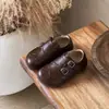 Zapatos Bajos de Cuero Pequeños Estilo Casual Retro Patchwork Decorativo de Hebilla Doble de Metal 2026 Primavera Nuevos Planos para Niñas