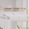 Cabides de Veludo Antiderrapantes Que Não Marcam Cabides de Guarda-Roupa para Loja de Roupas Organizador de Armazenamento Doméstico Venda por Atacado Roupas e Chapéus