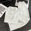 Pijama a cuadros amarillo y blanco con encaje azul para mujer, hecho de algodón nube, corte holgado, talla grande, con botones rojos, cuello de solapa, mangas largas y pantalones largos, conjunto de ropa para el hogar